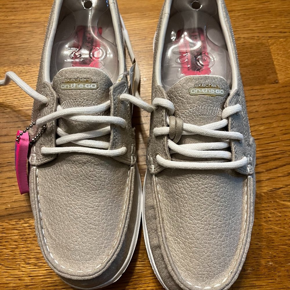 Skechers Natural On-The-Go Boat Shoes. Size 8.5